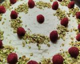 Málnás pisztáciás túrós mascarponés sütés nélküli torta!😊🍰 recept fázis 4 fotója