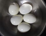 A picture of step 1 of Mushroom egg curry.