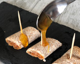 Foto del paso 7 de la receta: Aperitivo de sobrasada, queso y miel en flautas de tortillas de maíz