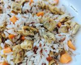 Foto del paso 4 de la receta Ensalada de arroz tricolor con tortilla de cebolla crujiente