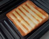 Foto langkah ke 3 dari resep Roti Sandwich Pisang-Keju-Coklat Kilat.