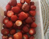 A picture of step 1 of Strawberry Jam.