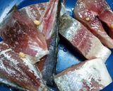 Foto langkah ke 1 dari resep Sambal Ikan Caru/ Ikan Cencaru/ Ikan Tegang Ekor.