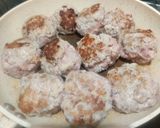 A picture of step 3 of Swedish Meatballs and Gravy.