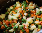 A picture of step 2 of One pot vegetable pulao.