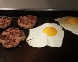 Foto del paso 3 de la receta: Hamburguesa casera a la chapa