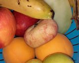 Foto del paso 1 de la receta: Ensalada de frutas🍊🍎🍌🍈🍑