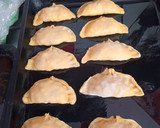 Foto del paso 7 de la receta: EMPANADAS DE QUESO Y CEBOLLAS 🧀🧀🧀🧅🧅🧅CON MASA CASERA 😊😊🥰😋😋😋😜🙃🙃🙃😋🥰💪💪😗👌