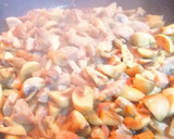 Foto del paso 3 de la receta: Salteado de setas variadas con butifarras, del perol y de Huevo