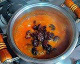 Foto del paso 2 de la receta Salsa de tomates con aceitunas amargas