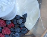 A picture of step 1 of Frozen berry yoghurt.
