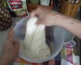 Foto del paso 2 de la receta: Pan artesanal con agua mineral s/gas y leche en polvo descremada