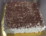 Foto langkah ke 7 dari resep Tiramisu Birthday Cake.