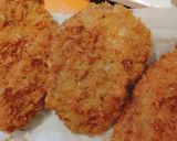 A picture of step 4 of Crispy Pork Cutlets: Batter Method & Frying Tips.