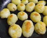 A picture of step 1 of Potatoes pizza bites.