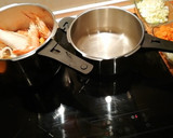 Foto del paso 2 de la receta: Sopa de marisco con rape y langostinos