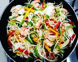 รูปขั้นตอนการทำที่ 3 ของ ผัดหมี่สิงคโปร์  Stir fry Singapore Noodles