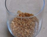 A picture of step 2 of Lemon biscuit yogurt parfait.
