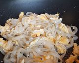 รูปขั้นตอนการทำที่ 2 ของ ราดหน้าหมู คีโต Keto