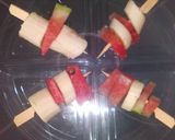 Une image de l'étape 2 de Brochette de pastèque et de banane.