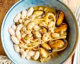 Foto del passaggio 3 della ricetta Pasta e fagioli con le cozze