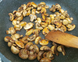 Foto del paso 2 de la receta: Ous trencats amb carxofes, xampinyons i espàrrecs de marge