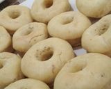 Foto langkah ke 8 dari resep Banana Doughnut (with banana glaze).