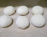 A picture of step 1 of Chicken Arabi bun.