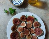 Une image de l'étape 4 de Carpaccio de figues à l'huile d'olive, sésame et menthe 🌱.