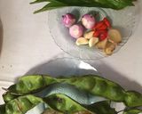 Foto langkah ke 1 dari resep Kukus Asin ikan kembung/pedak pete.