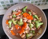 Foto langkah ke 4 dari resep Ayam Brokoli Teriyaki.