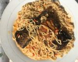 A picture of step 3 of Indomie and fried fish.