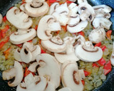 Foto del paso 4 de la receta: Contramuslos de pollo con espárragos