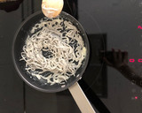 Foto del paso 3 de la receta: Salmón en papillote con gulas