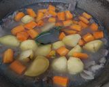 Foto langkah ke 3 dari resep Sup Daging Sapi Kuah Bening.