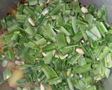 A picture of step 3 of Aloo saim phali.