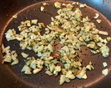 Foto del paso 3 de la receta: Merluza a lo pobre