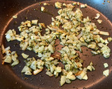 Foto del paso 3 de la receta: Merluza a lo pobre