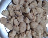 A picture of step 2 of Soya chunks masala.