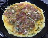 Une image de l'étape 10 de Omelette au jambon cru, oignon et herbes.