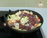 Hình bước làm 4 của món Lòng Nhồi Xào Rau Củ 순대볶음