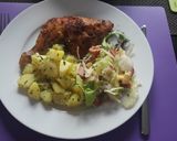 Sült csirkecomb, petrezselymes krumplival, salátával 🍗 recept fázis 5 fotója