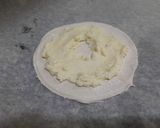 Foto del paso 6 de la receta: Hojaldre con manzana, crema pastelera, dátiles y almendras