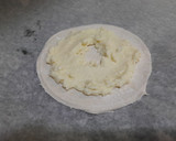 Foto del paso 6 de la receta: Hojaldre con manzana, crema pastelera, dátiles y almendras