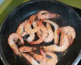 Foto del paso 4 de la receta: Quinoa con gambas y guisantes