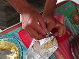 Cebollas asadas (rellenas de piña y Chile habanero)