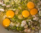 Foto del paso 4 de la receta: Revuelto de ajitos tiernos y gambas !!!