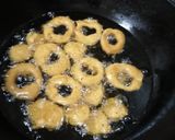 A picture of step 3 of Potato Ring pakora.