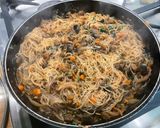 Une image de l'étape 13 de Nouilles de riz sautées aux légumes et épices.