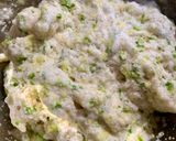 Foto del passaggio 2 della ricetta Frittatine di albume con zucchine e scalogno